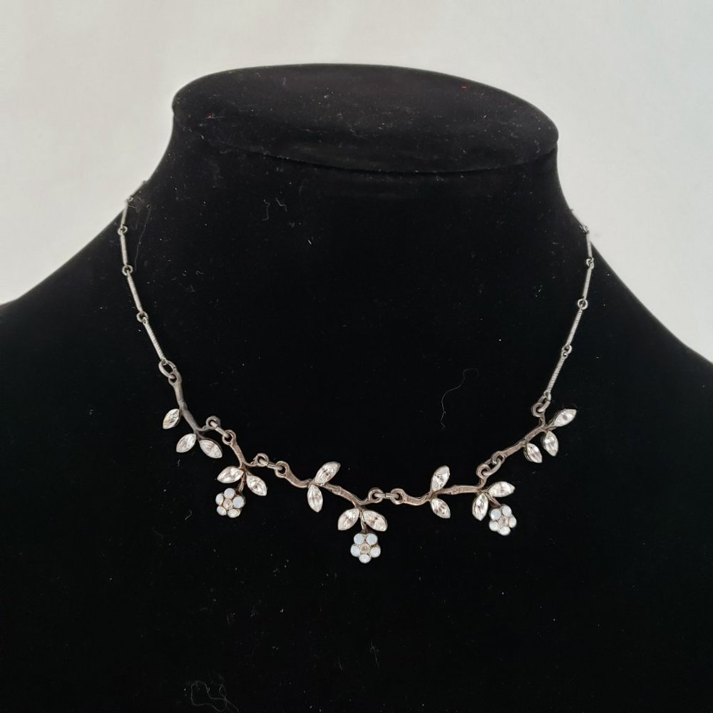 Yoni Z Necklace Opalesque Cabochon Flowers Delicate Daisies Rhinestones 16.5"